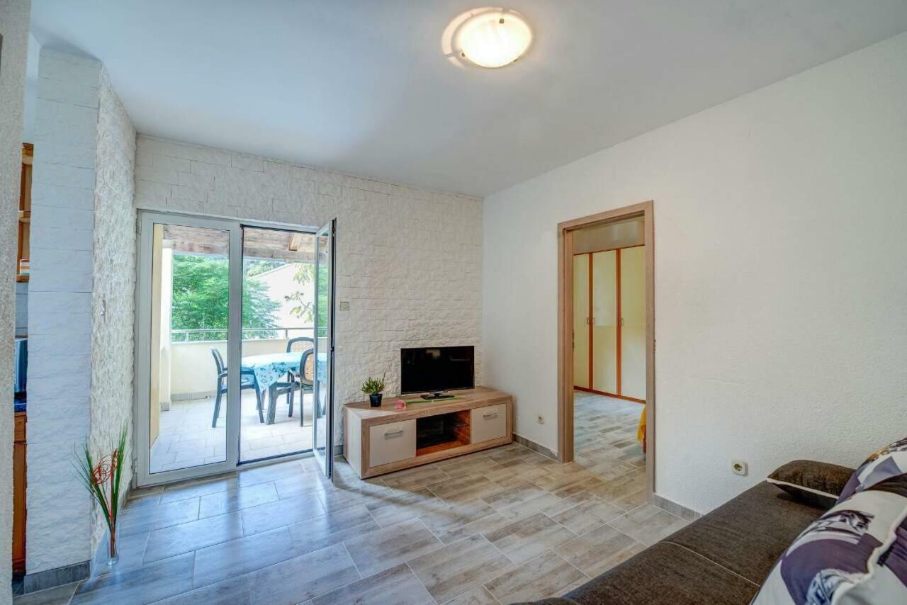 Apartment Savar - Ilo Brbinj